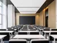 Country Inn & Suites by Radisson，Urumqi International Airport high-speed railway station Hotel.