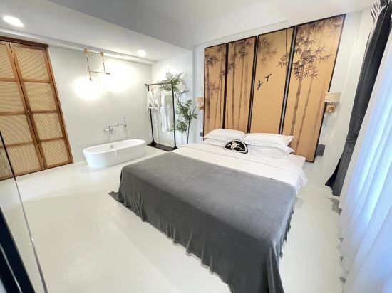 YOLO Bangkok Boutique Hotel