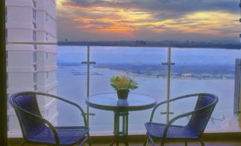 High luxury sea view suite with 3 bedrooms 3 bathrooms for 6-12 people @ Country Garden Danga Bay