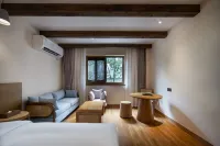 Yanguan Chaoyuezhicheng Shuiyin Homestay Отели в г. Хайнинг