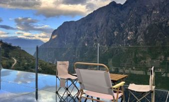 Shangri-La Tiger Leaping Gorge Qiyan Guanshan Boutique Homestay