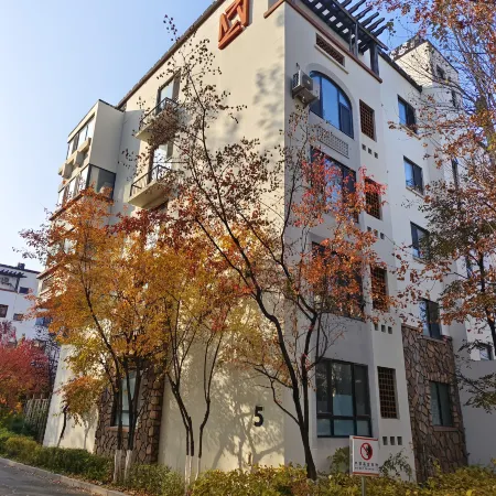 Banshan Hot Spring Homestay (Jingyuetan Subway Station Branch)