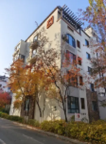 Banshan Hot Spring Homestay (Jingyuetan Subway Station Branch)