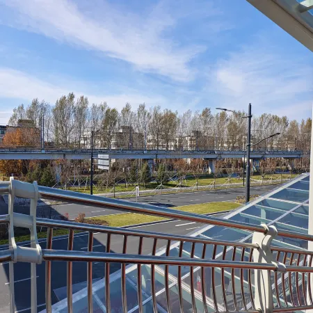 Banshan Hot Spring Homestay (Jingyuetan Subway Station Branch)