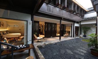 yishiliao ancient charm and modern style Homestay (Nanxun Ancient Town Branch)