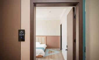 Baoying Mantanghong Grand Hotel