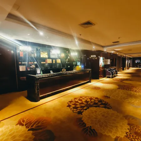 Triumphal Gate Holiday Hotel (Toketo No.1 Middle School)