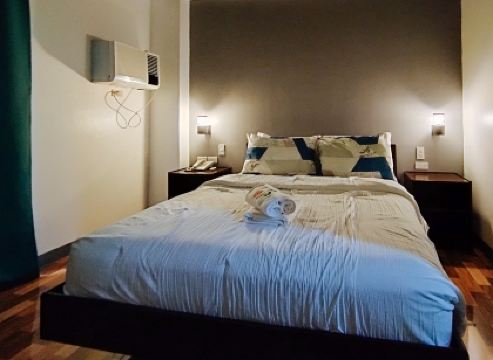 RedDoorz @ LQJ Hotel Old Buswang Kalibo