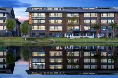 Building 1, Guanyue Island, No. 22, Section 5, Aerospace Avenue, Dongcheng Street Hotels near Qionghai Lake