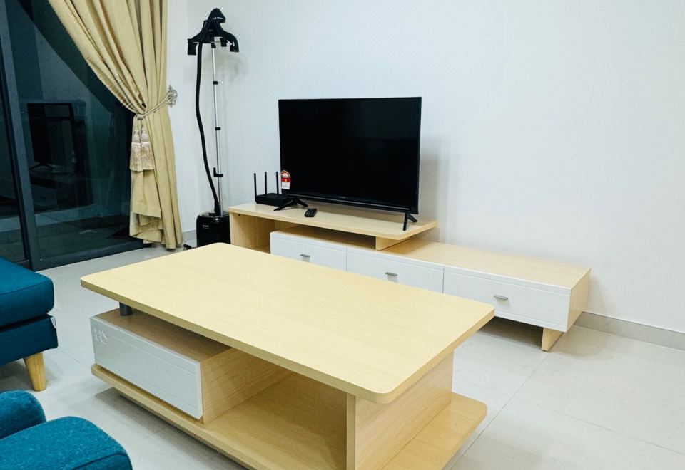 Cozy 2B1R 4pax condo 거실 모습