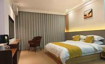 Shanqian Yuexia Homestay