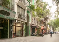Queen Cafe Hotel Отели в г. Площадь Ба Динь/ дворец съездов Giang Vo
