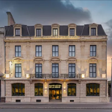 Grand Hôtel de La Seine Hotels near Rouen-Rive-Droite Station