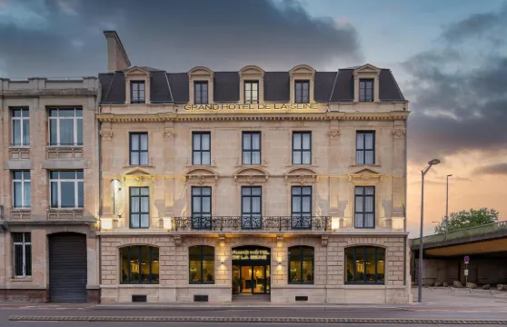 塞納河畔大飯店