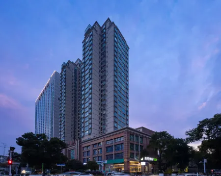 Qingmo Hotel (Wuhan Hankou Railway Station Changgang Road Subway Station Branch) Отели рядом с достопримечательностью «Hubei University of Police (North Campus)»