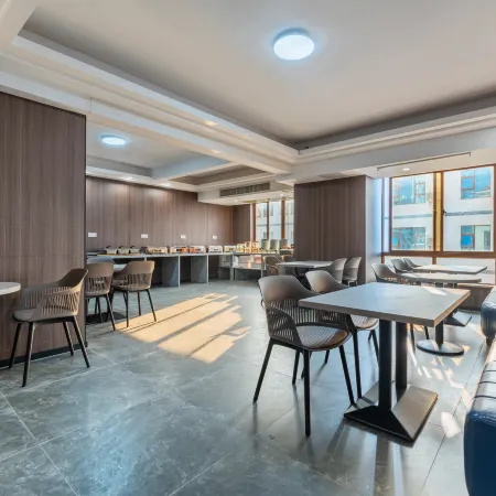 V8 plus Huanlin Hotel (Wanning High-speed Railway Station Branch)
