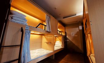 Jarvis Youth Hostel(The Bund &YuGarden)