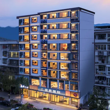Hanting Hotel (Kaizhou Hanfeng Lake) Отели рядом с достопримечательностью «Кэчжоу Большой Рынок»