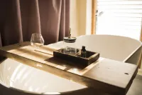 Lugu Lake Qingchen. Qianxun Lake View Hotel - 욕조