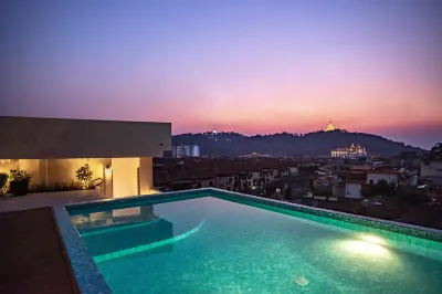 Mangshi Laiyin Hotel (Manghuang Village Scenic Area Branch)