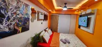 Near Manila Airport, "Hotel Style" Studio Condo With Kitchen + Pool, 5G Hotels near SM City Bicutan