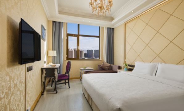 Xinglong Hotel (Golmud Railway Station & Kunlun Park Branch)
