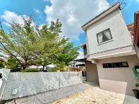 Auguri Bercham Landed | 6BR | Karaoke Set | BBQ Hotels in 