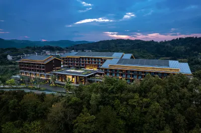 Eterna Venue Resort Jingmai Hotels near The Old Bulang Ethnicity Village of Wenji