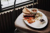 Townhouse Oak Grey Hotel Near Clark International Airport