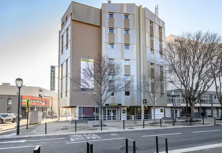 B&B Hotel Nîmes Centre Arènes