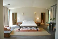 Zizai Xiaoyin Mountain House