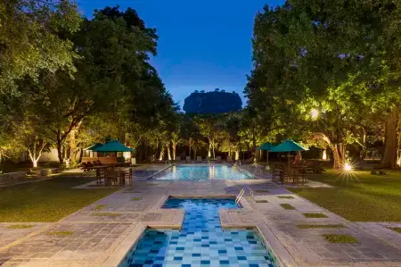 Hotel Sigiriya Отели в г. Сигири