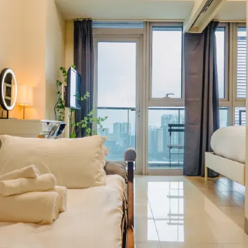 Thompson Suites BGC (Uptown Parksuites)