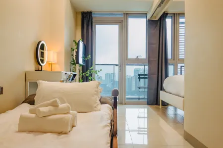 Thompson Suites BGC (Uptown Parksuites) Отели рядом с достопримечательностью «Citi Plaza»