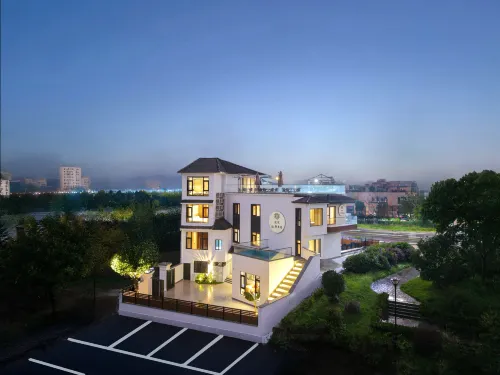 Floral Hotel·Yuedi Hotel (Tonglu OMG Heartbeat Paradise Branch)