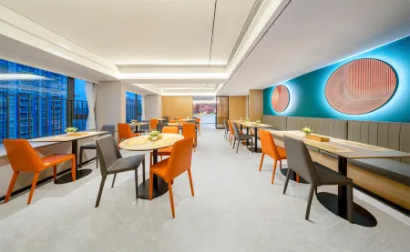 City Comfort Inn Hotel (Nanning Qingxiushan Dongmen Baoli Lingxiu Plaza) Отели рядом с достопримечательностью «Guangxi University of Foreign Languages»