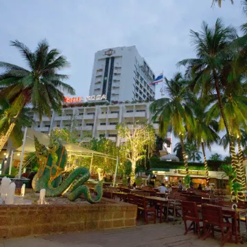 Kosa Hotel & Wellness Center Отели рядом с достопримечательностью «Туек Ком»