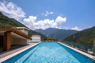 Hailuogou Yunman Warm Resort Hotel