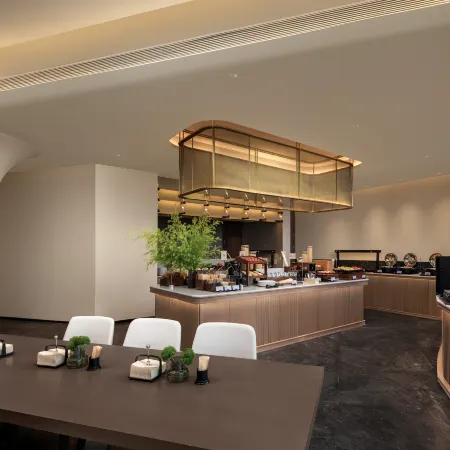 Atour Hotel Anshun Ancient City Hongshan Lake