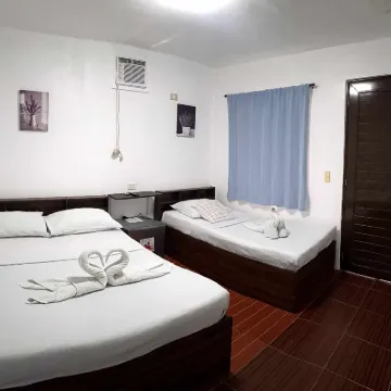 Lola's Lodge Hotels near Mount Luho