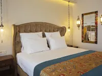 Azade Premier Hotel Hotels near Arasta Bazaar