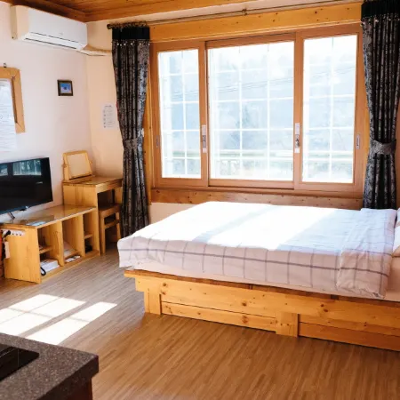 White Cabin Отели рядом с достопримечательностью «Лыжный курорт Феникс Парк»