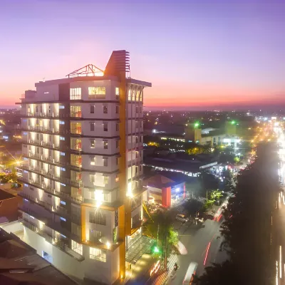 Great Diponegoro Hotel Surabaya Hotel berhampiran Stesen Wonokromo
