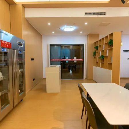 Yilong International Hotel (Xincai Moon Bay Park)