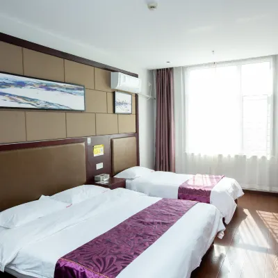 Platinum Holiday Hotel Hotels near Song Dynasty Damingfu CityRuins
