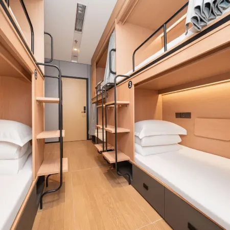 Manhattan Youth Hotel (Shanghai Railway Station Branch) Отели рядом с достопримечательностью «Железнодорожный вокзал Шанхая»
