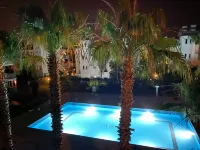 Apartment in Complex with Pool and Great Location