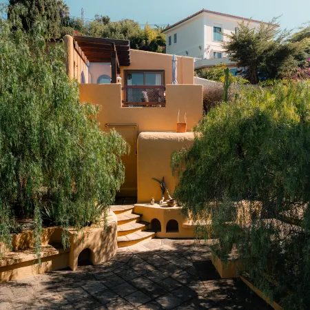 El Refugio Apartments & Villa