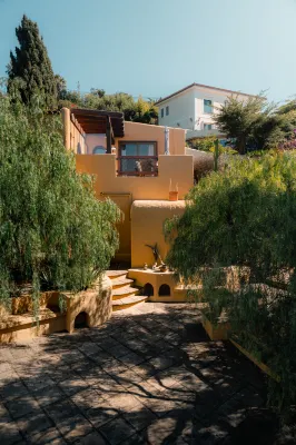 El Refugio Apartments & Villa