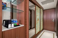 Sunshine Holiday Hotel